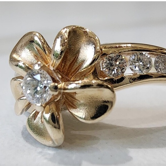 Na Hoku 14K Plumeria Swirl Diamond Ring - Picture 2 of 4
